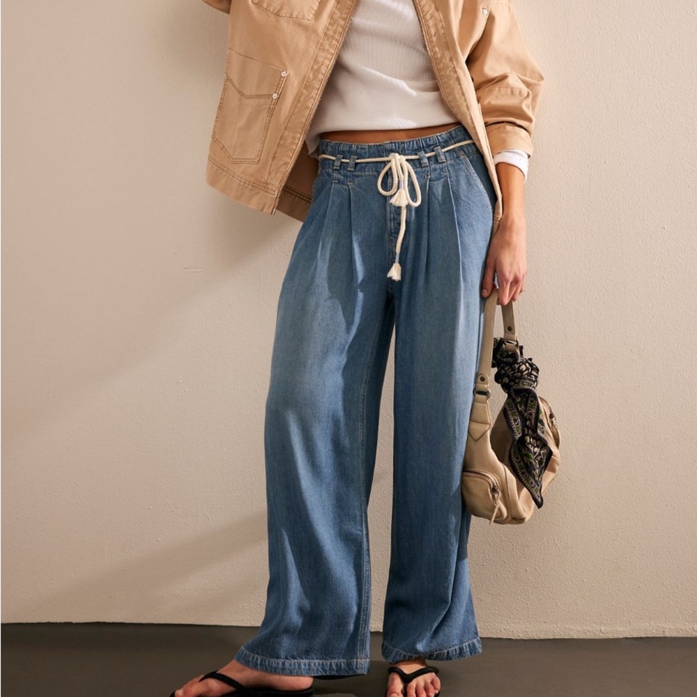 NWT- Free People We The Free Dakota Cinched Pull On Jean